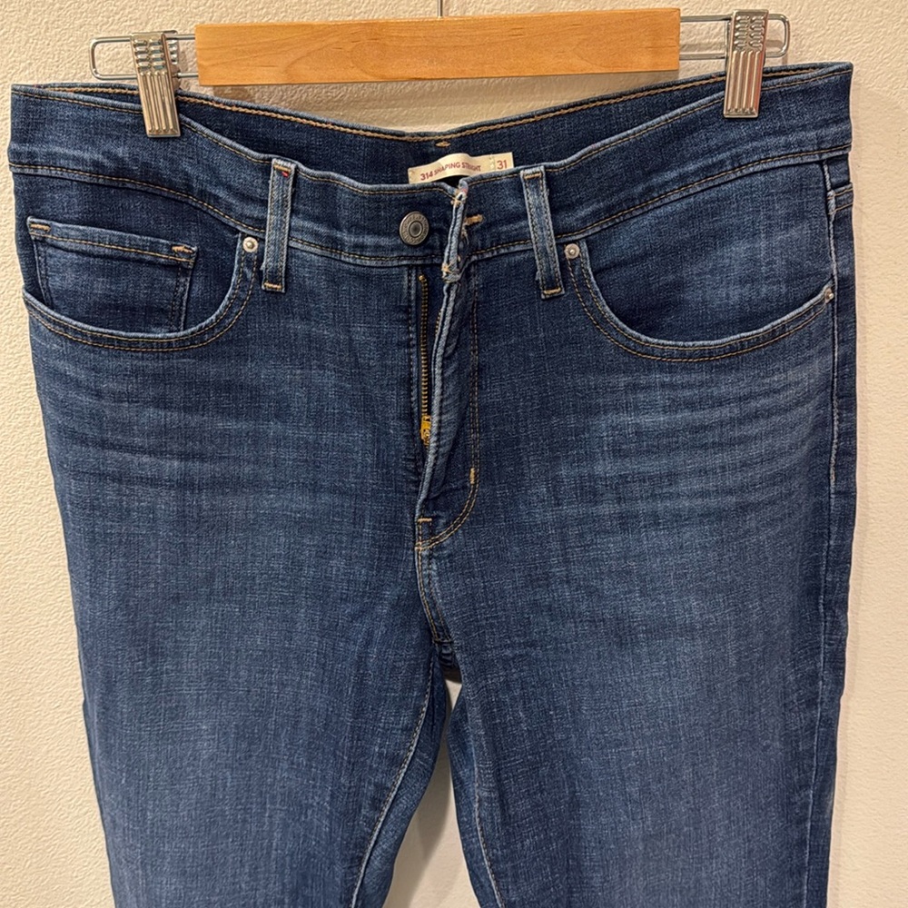 Levi’s 314 shaping strait Jean size 31